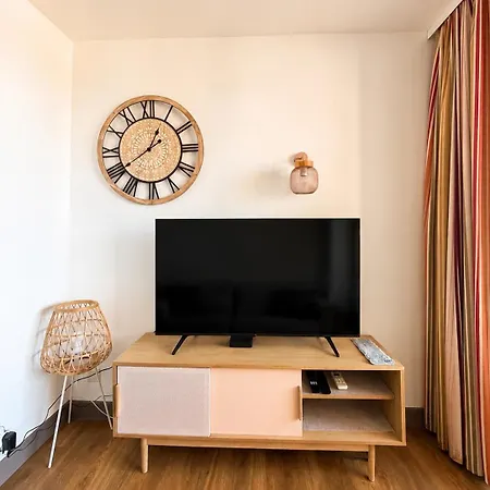 Charming For 4, Sea View, Pool In *