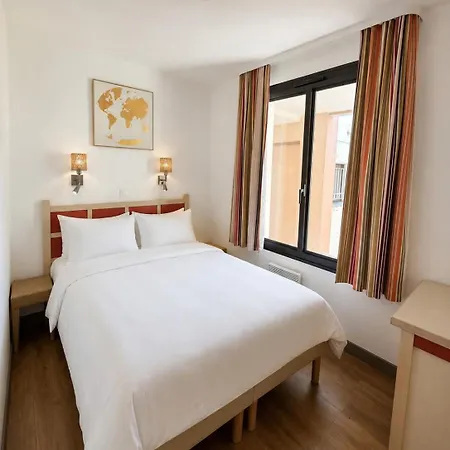 Daire Charming For 4, Sea View, Pool In